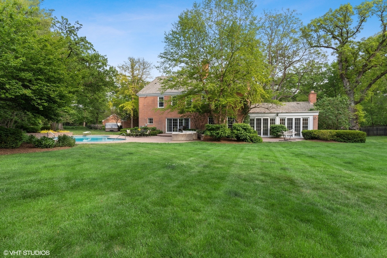 209 N Green Bay Road