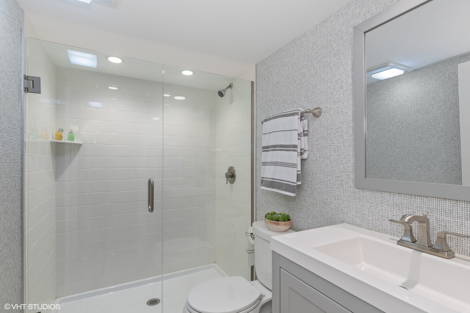 209 N Green Bay Road