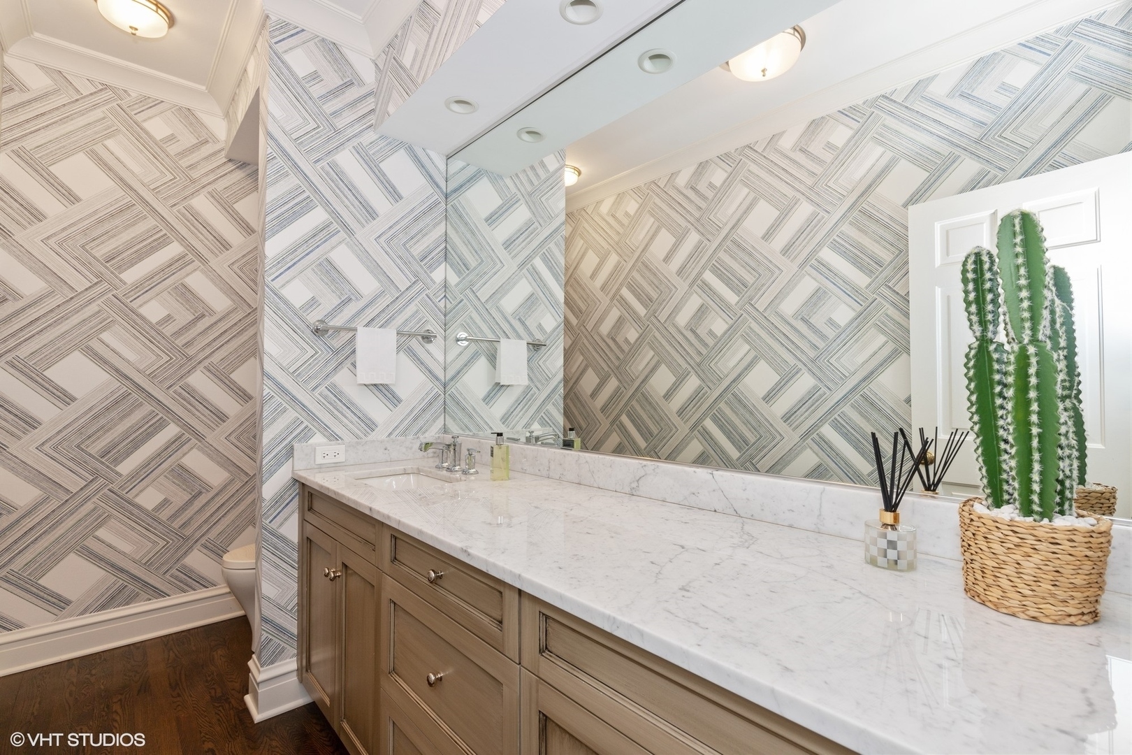 209 N Green Bay Road