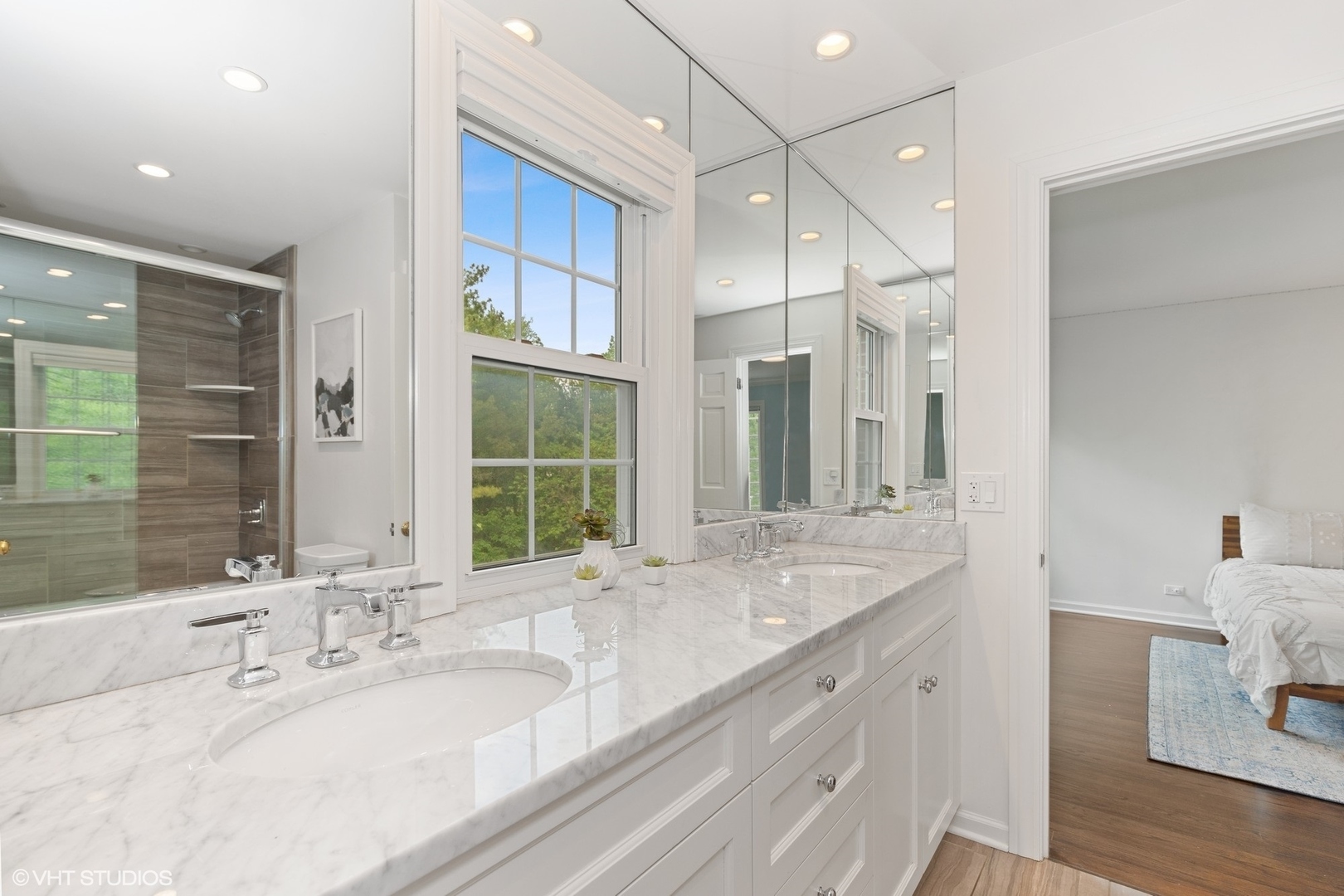 209 N Green Bay Road