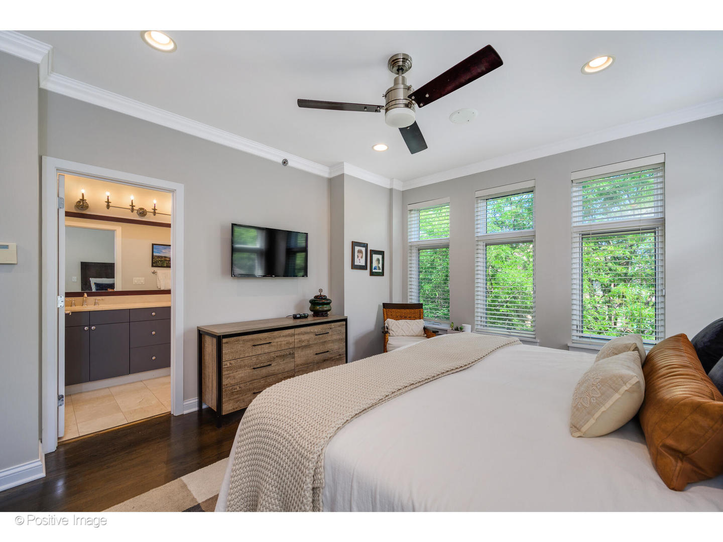 2848 N Paulina Street