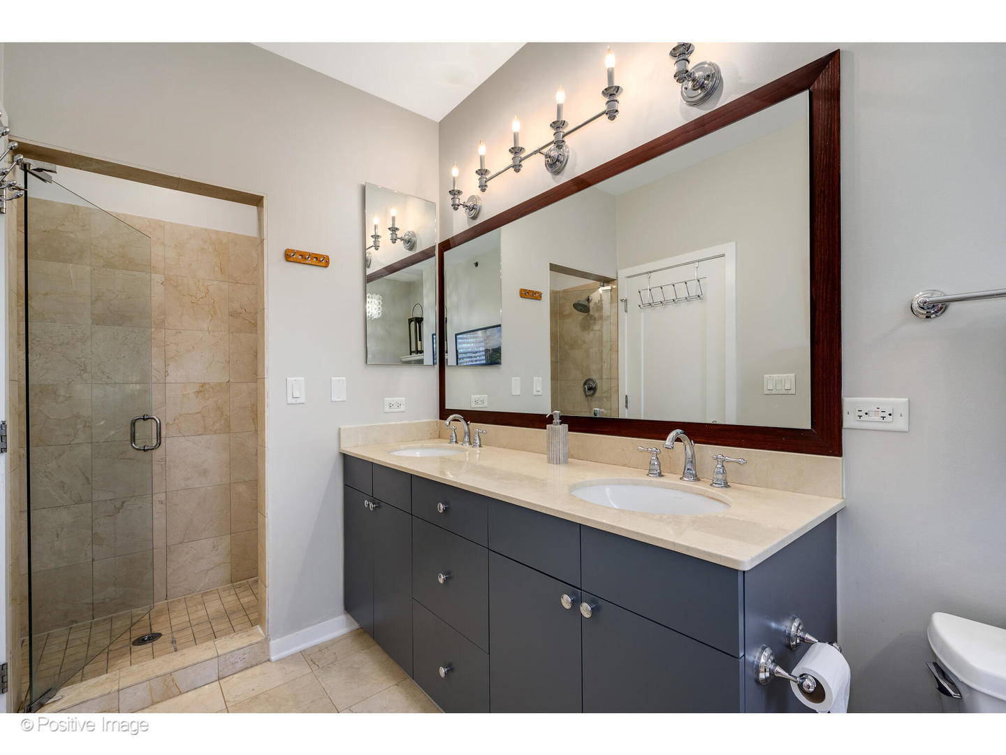 2848 N Paulina Street