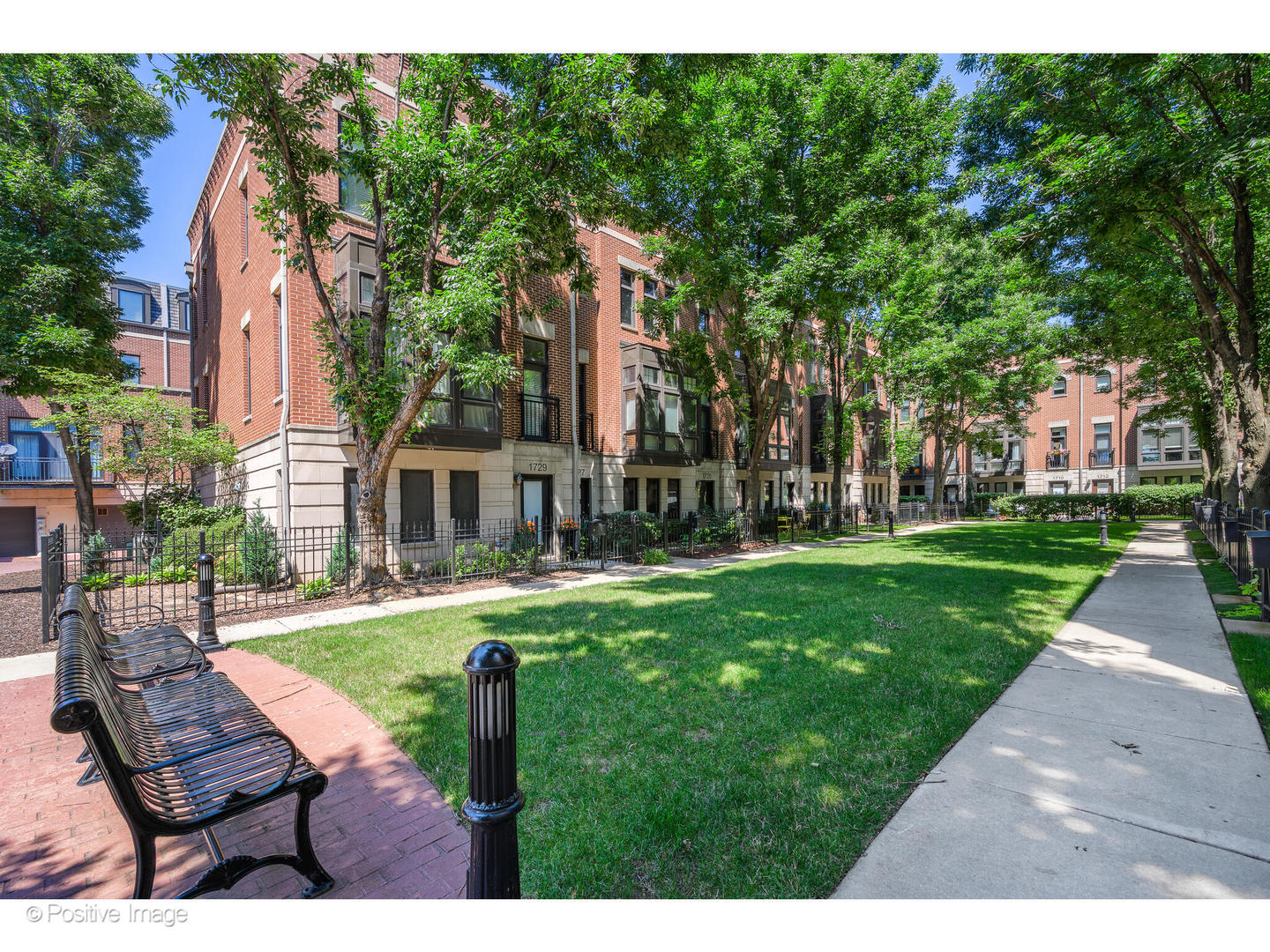 2848 N Paulina Street