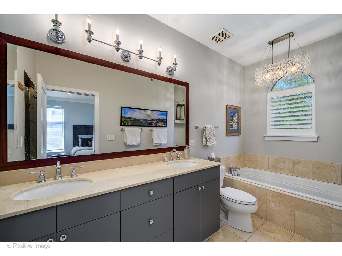 2848 N Paulina Street