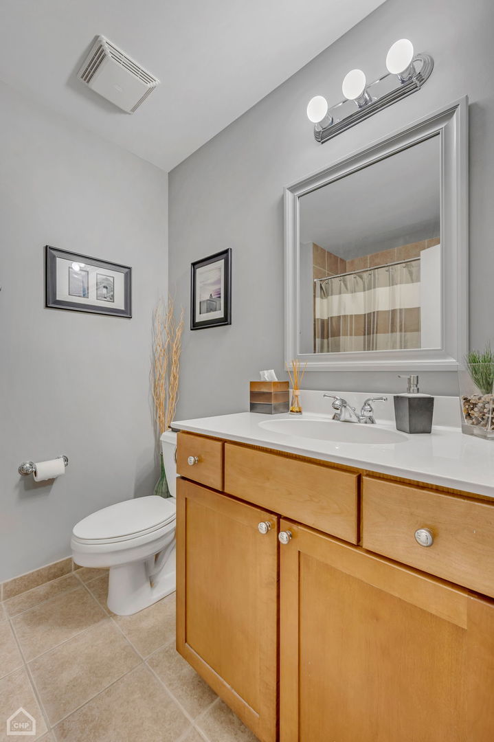 758 N Larrabee Street Unit: 716