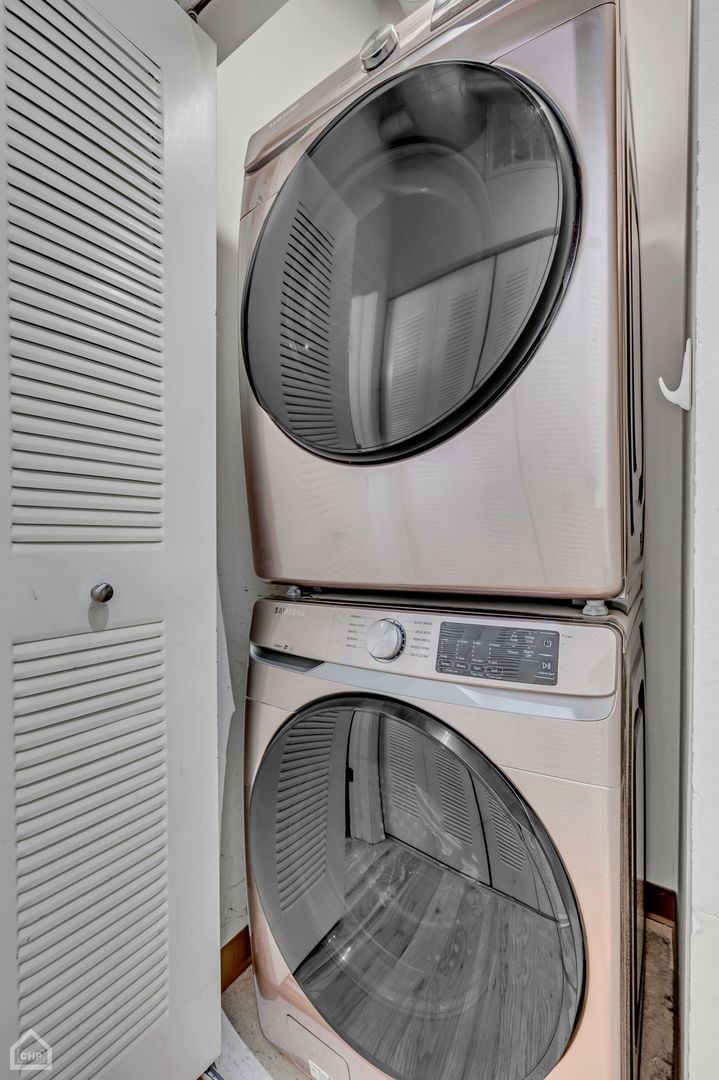 758 N Larrabee Street Unit: 716