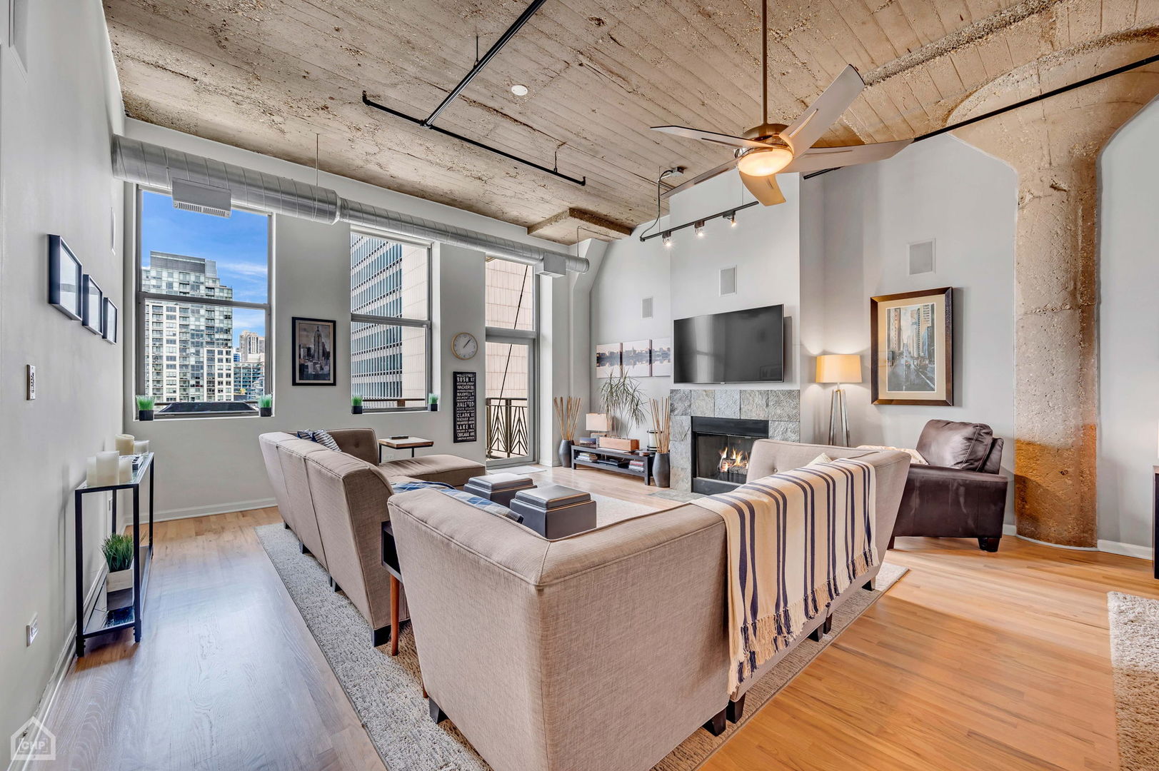 758 N Larrabee Street Unit: 716