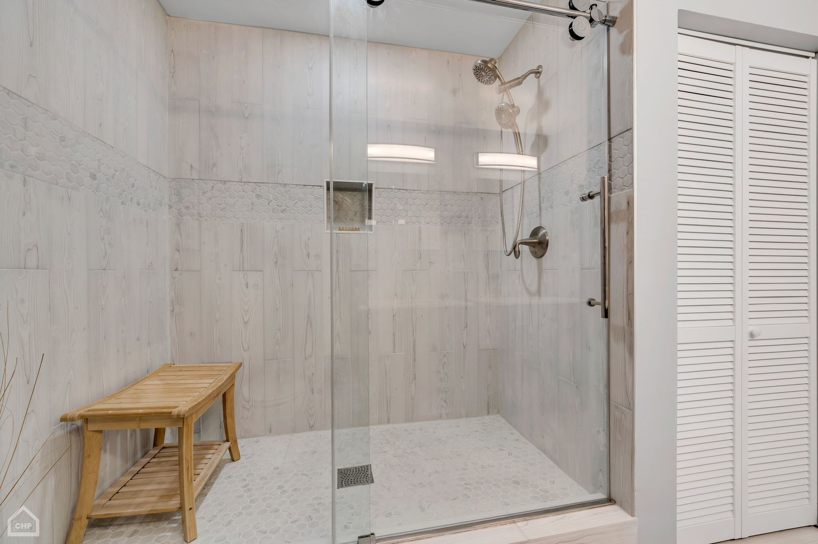 758 N Larrabee Street Unit: 716