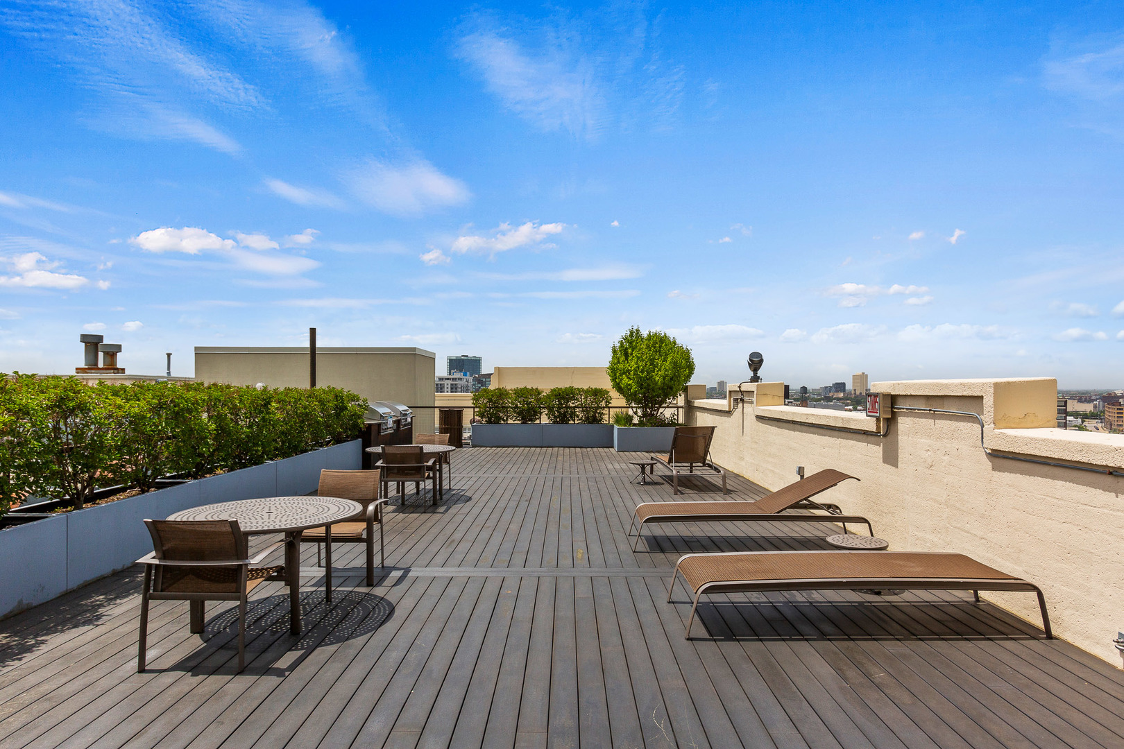 758 N Larrabee Street Unit: 716