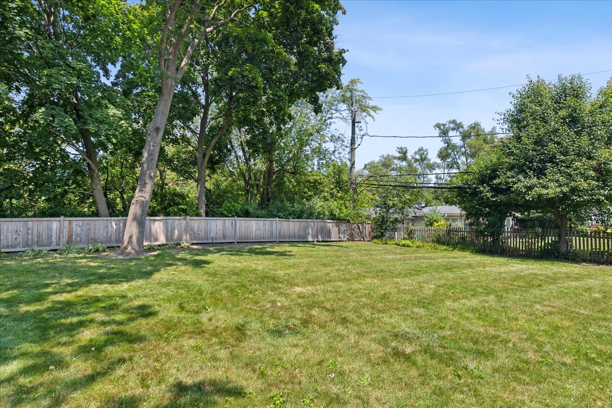 443 S Green Bay Road