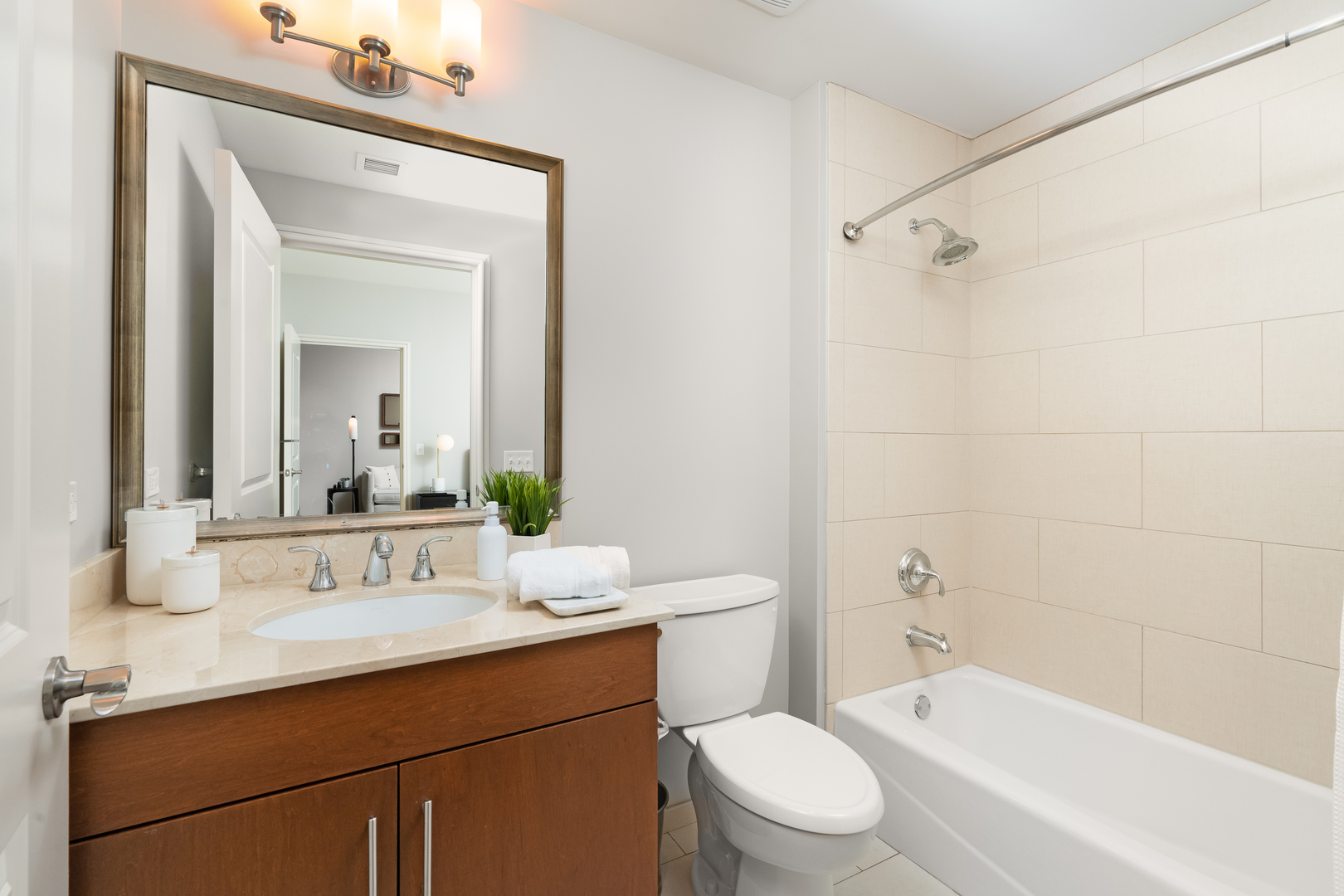 850 N Lake Shore Drive Unit: 713