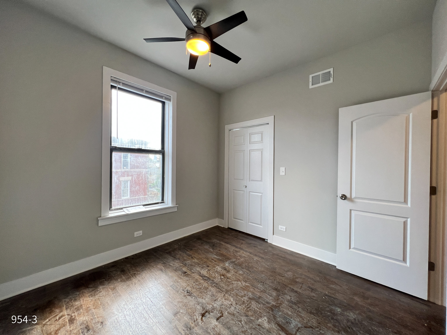 954 N Rockwell Street Unit: 3