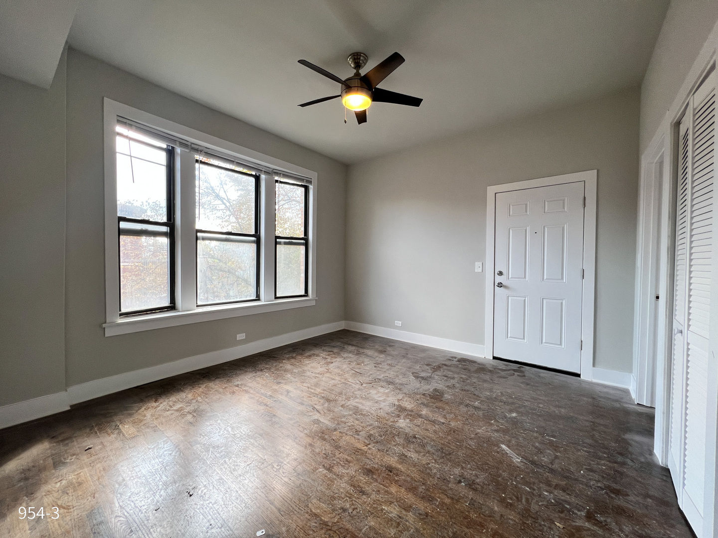 954 N Rockwell Street Unit: 3