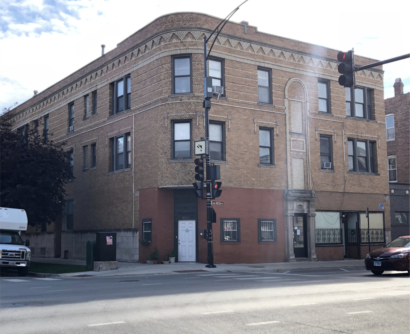 954 N Rockwell Street Unit: 3