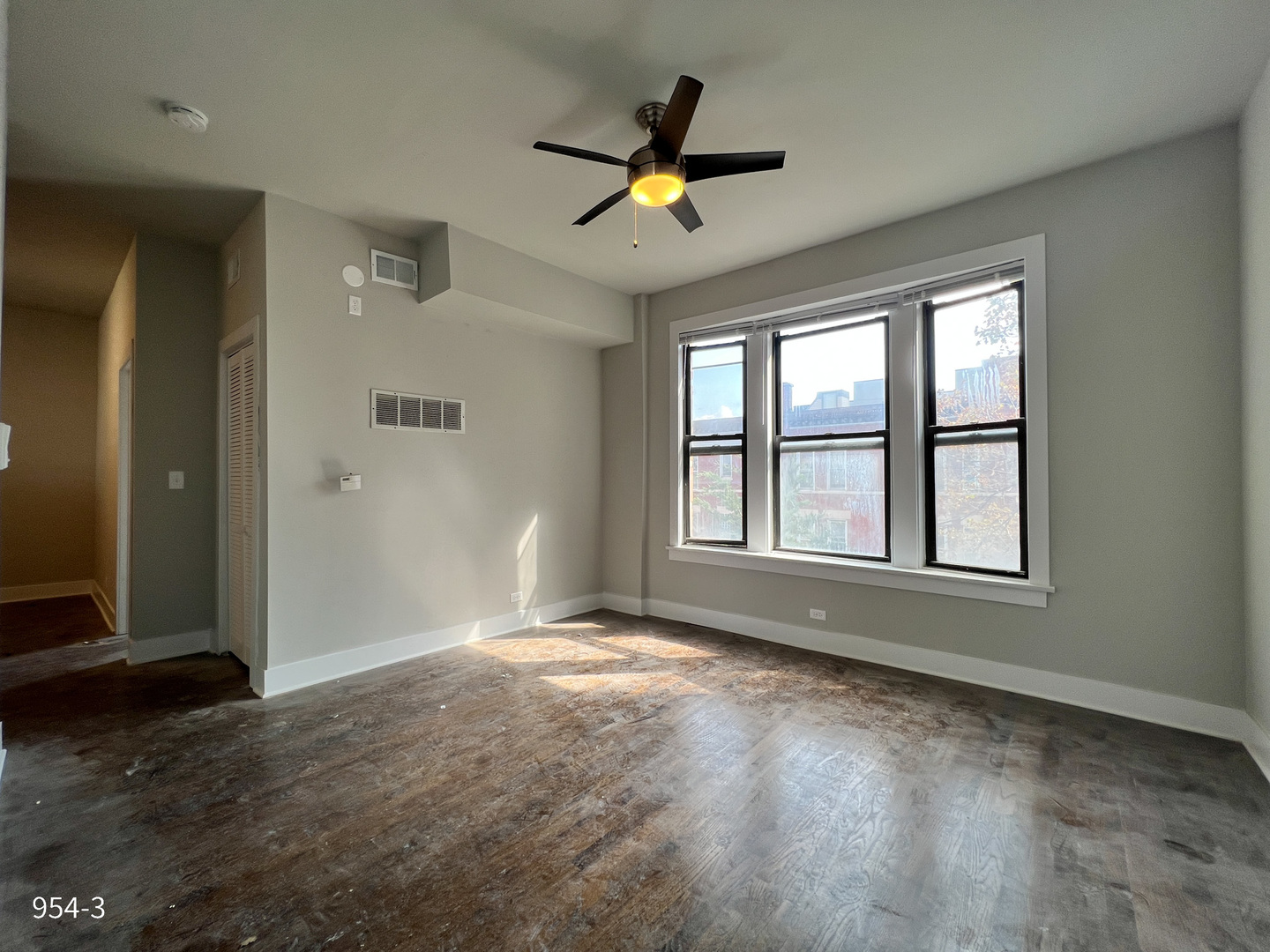 954 N Rockwell Street Unit: 3