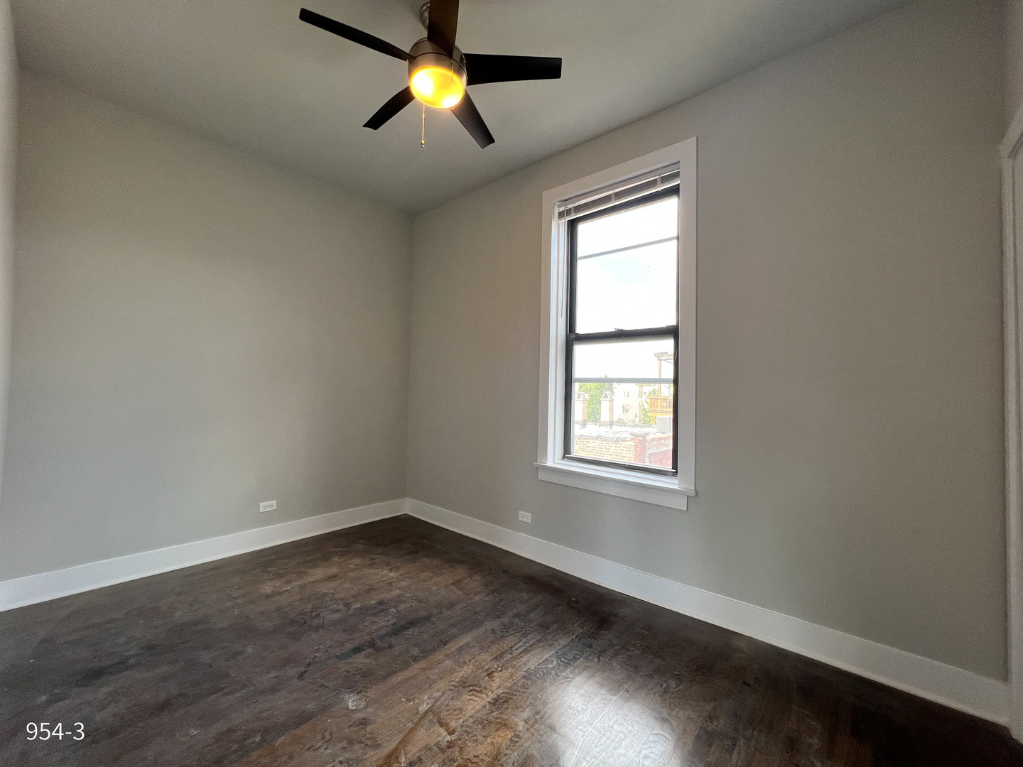 954 N Rockwell Street Unit: 3