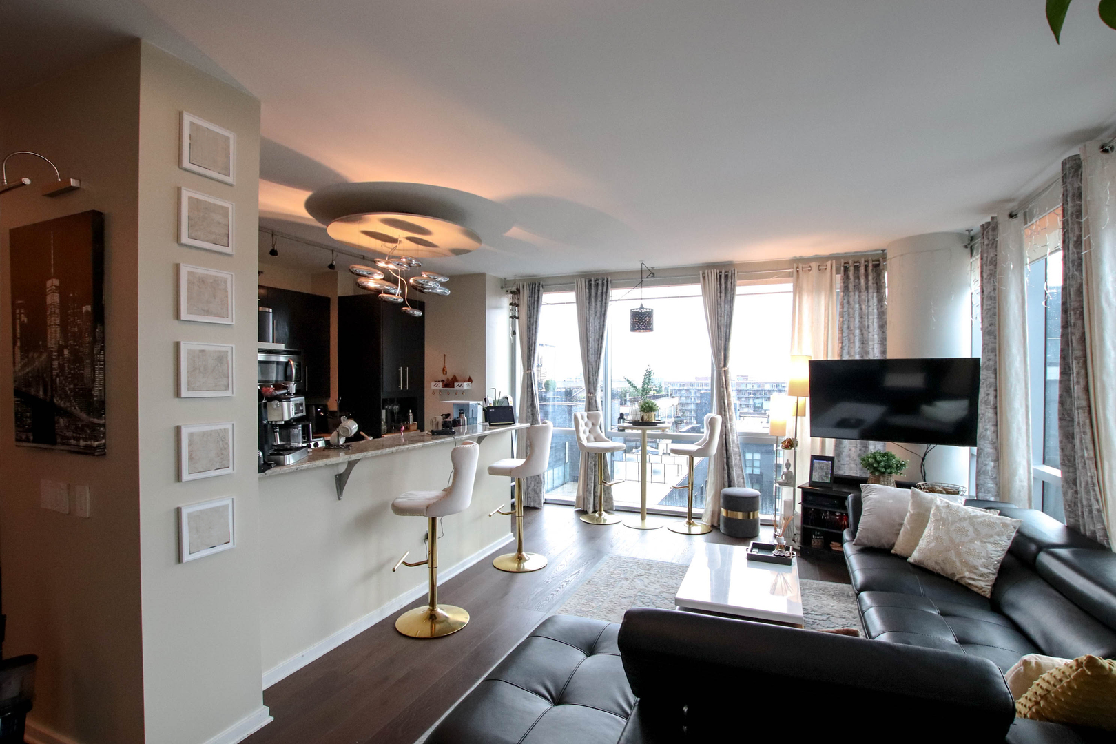 125 S Green Street Unit: 1001A