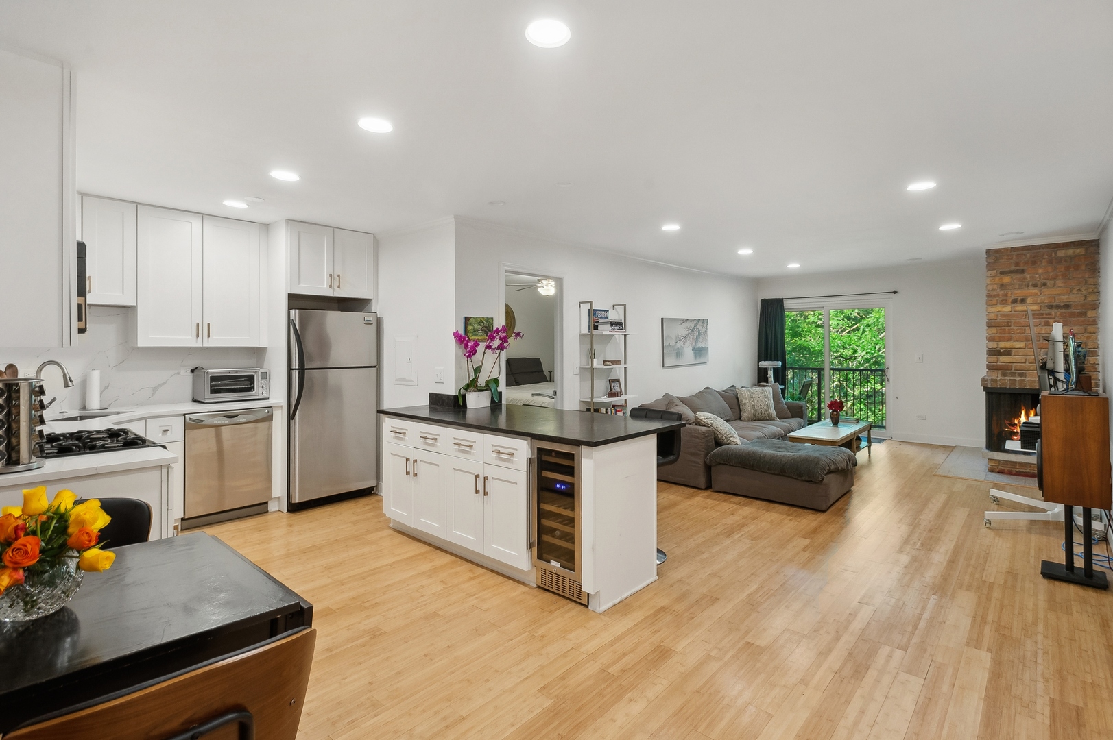 401 W Webster Avenue Unit: 501