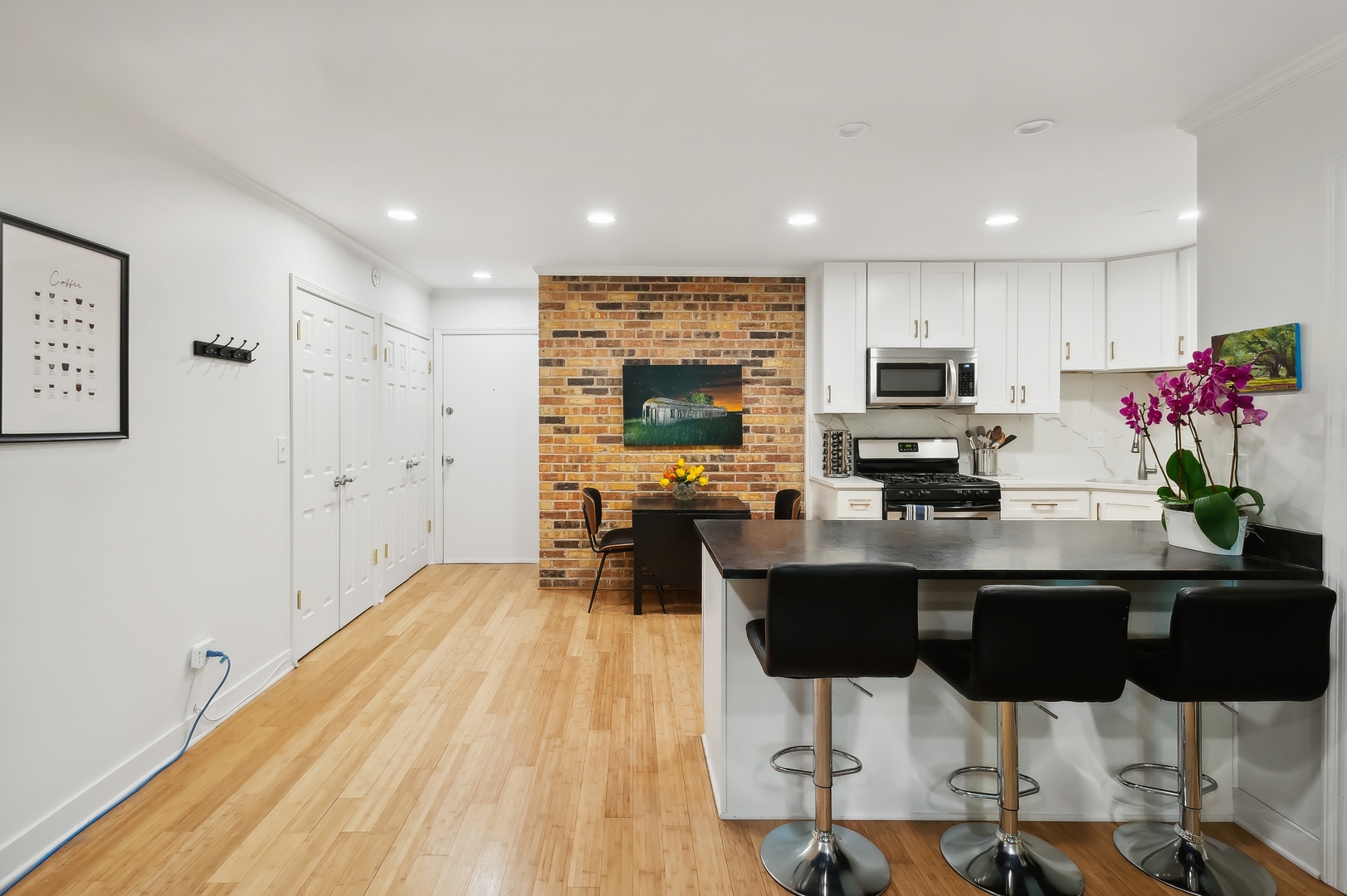 401 W Webster Avenue Unit: 501