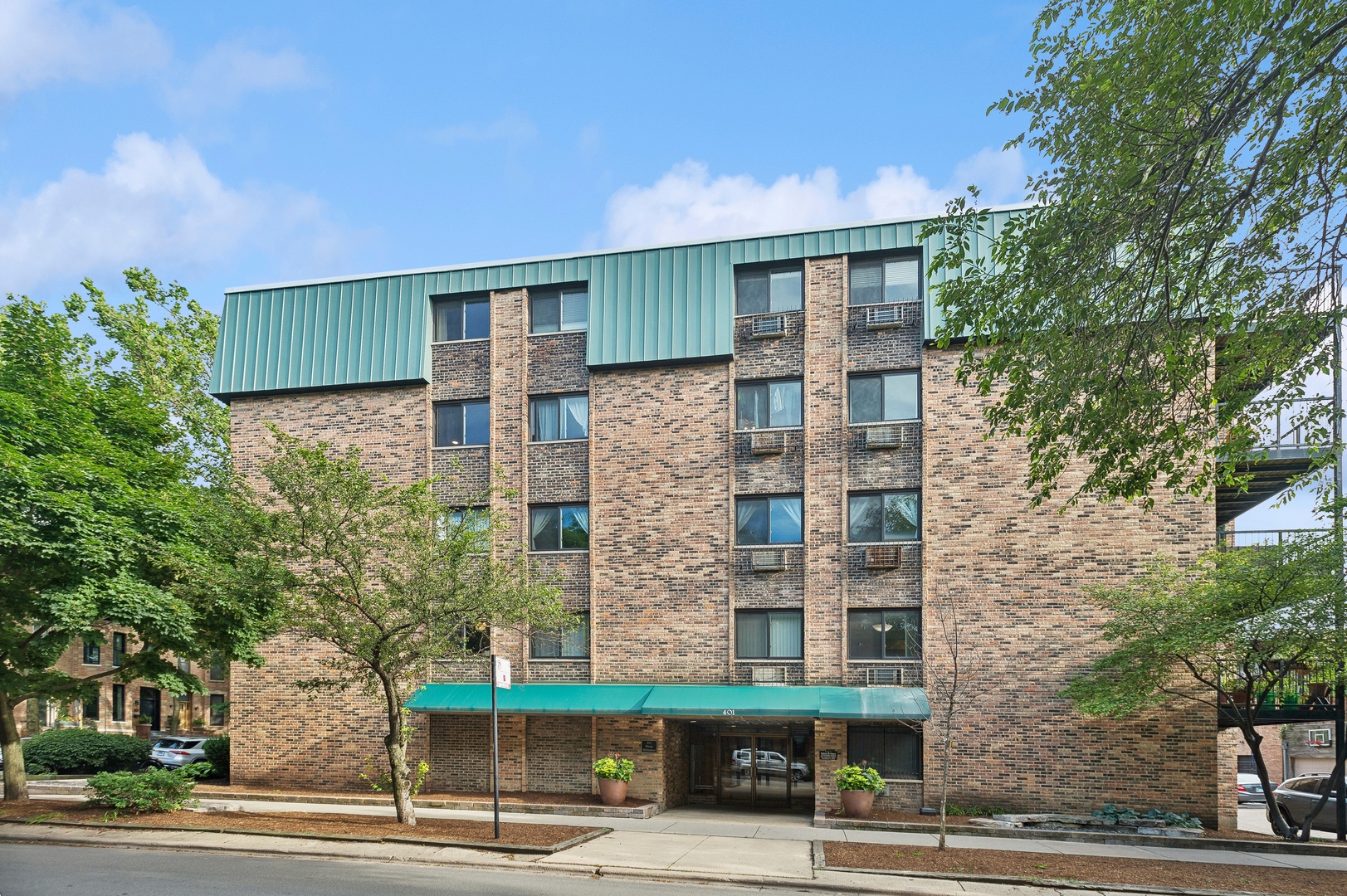 401 W Webster Avenue Unit: 501