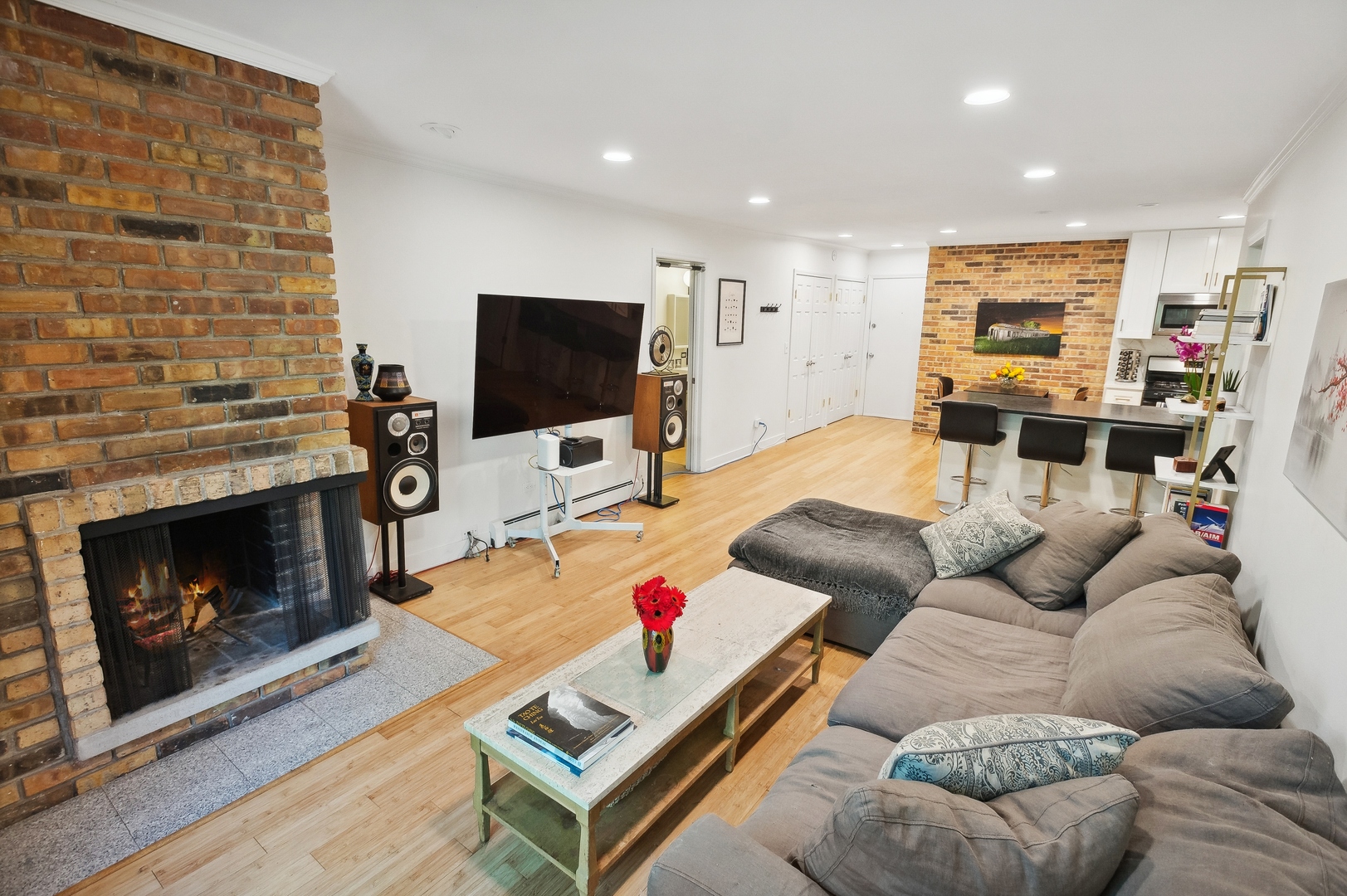 401 W Webster Avenue Unit: 501