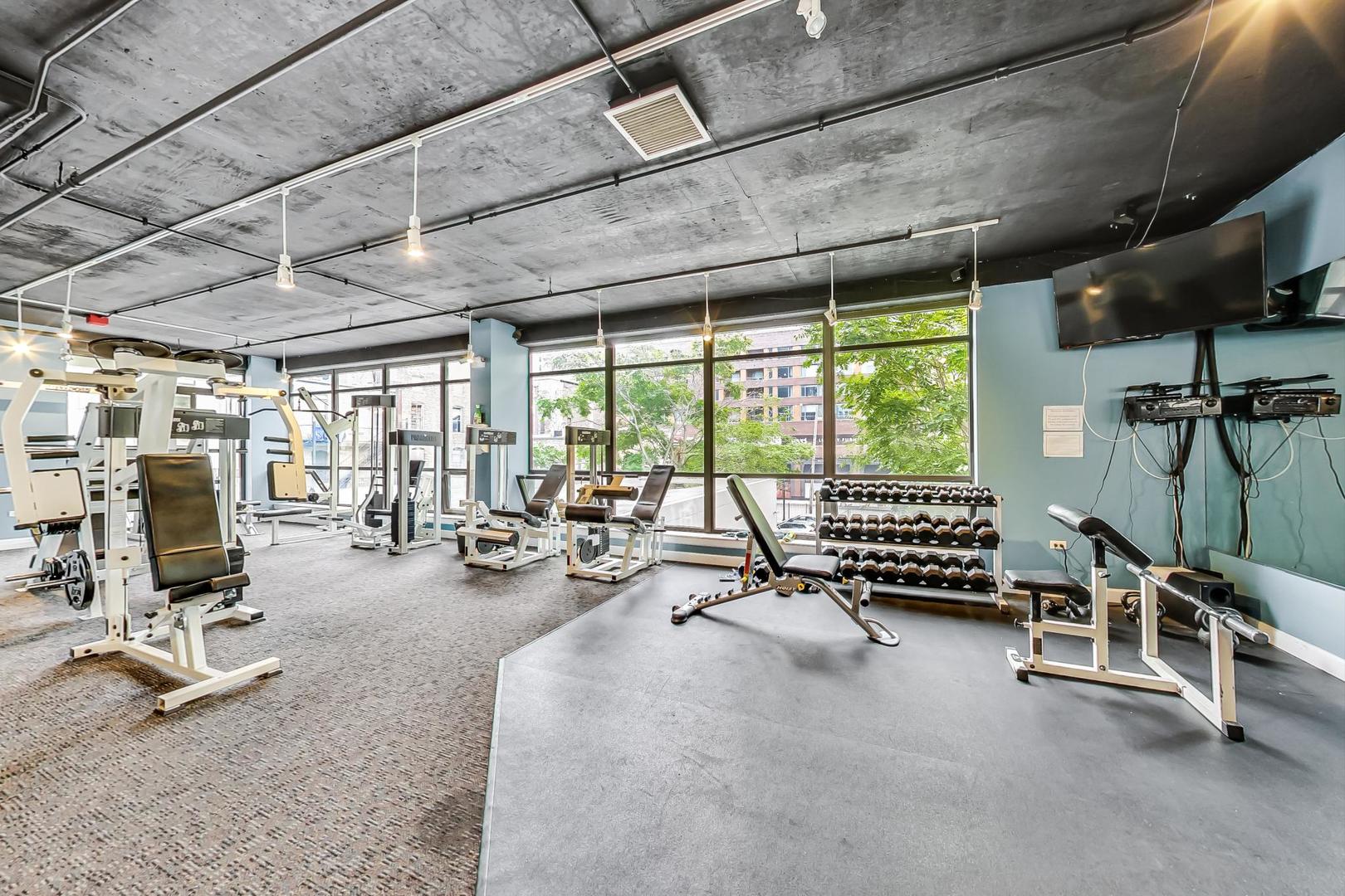 1212 N Wells Street Unit: 801