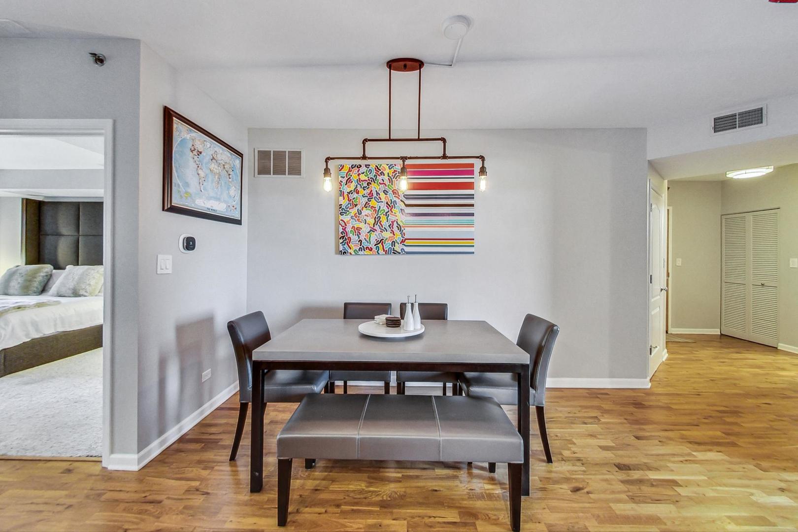 1212 N Wells Street Unit: 801