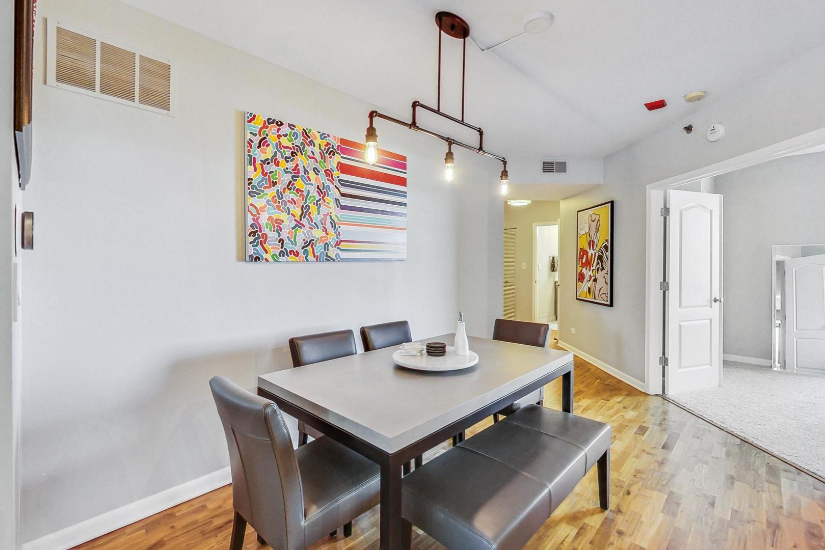 1212 N Wells Street Unit: 801