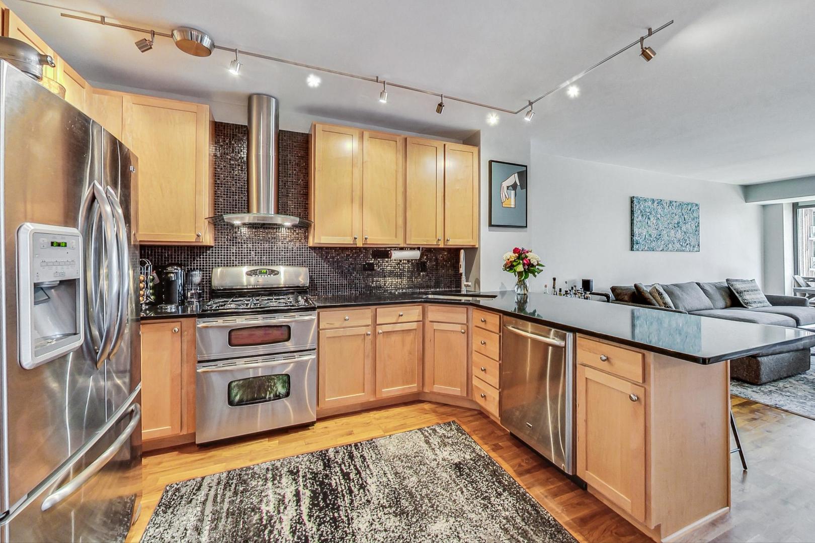 1212 N Wells Street Unit: 801