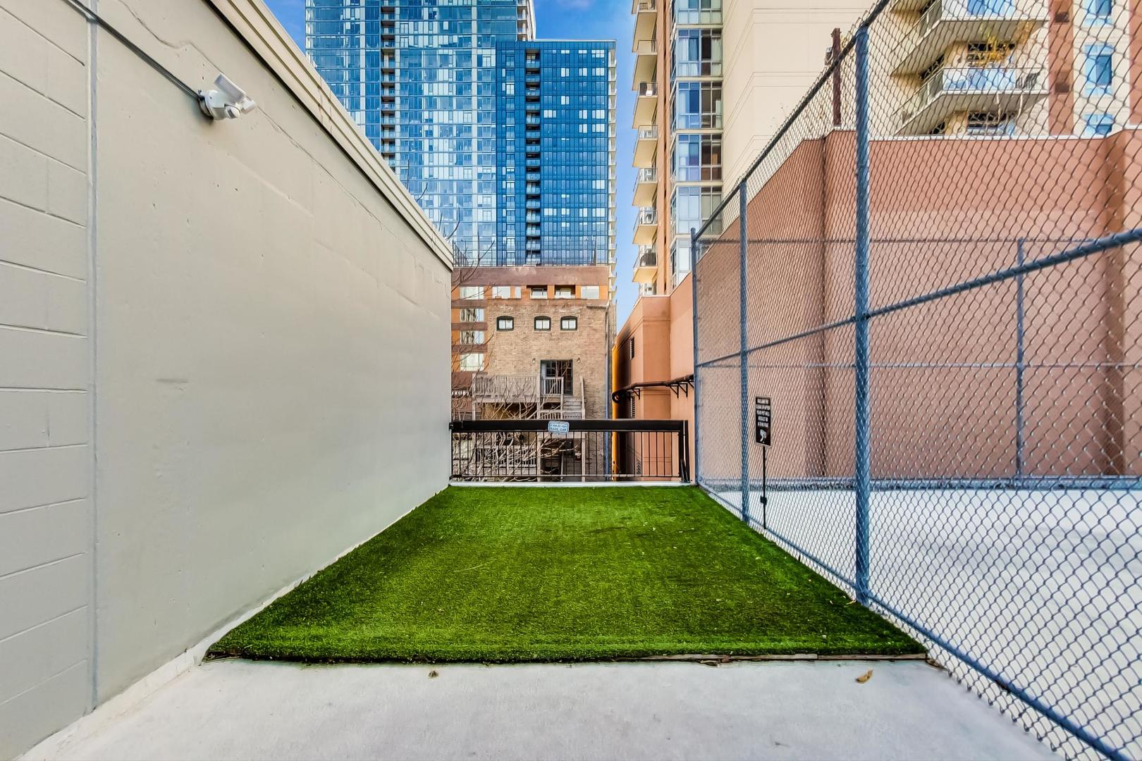 1212 N Wells Street Unit: 801