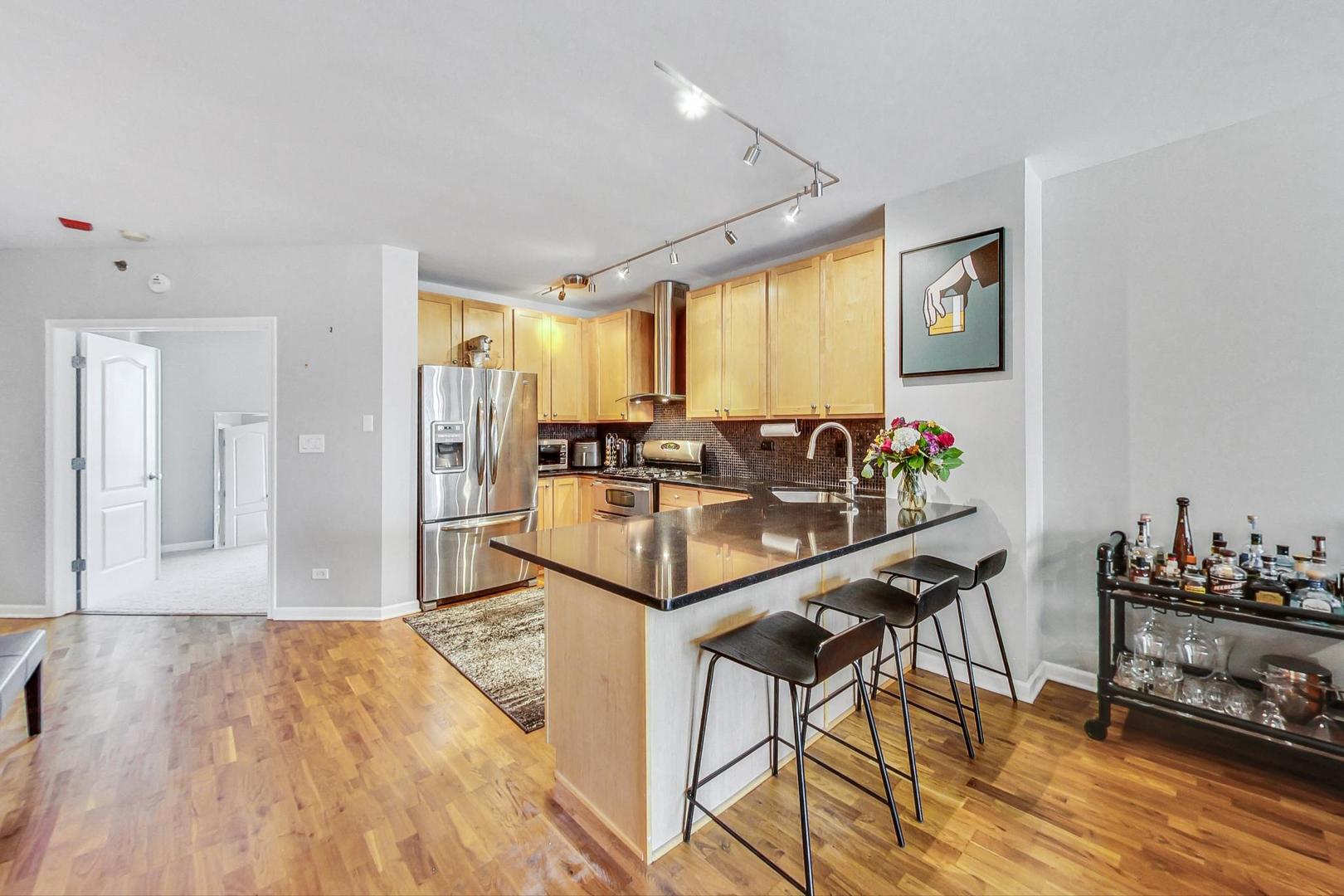 1212 N Wells Street Unit: 801