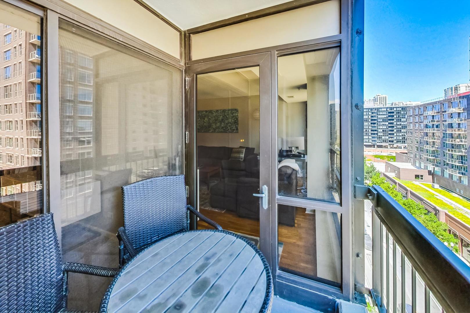 1212 N Wells Street Unit: 801