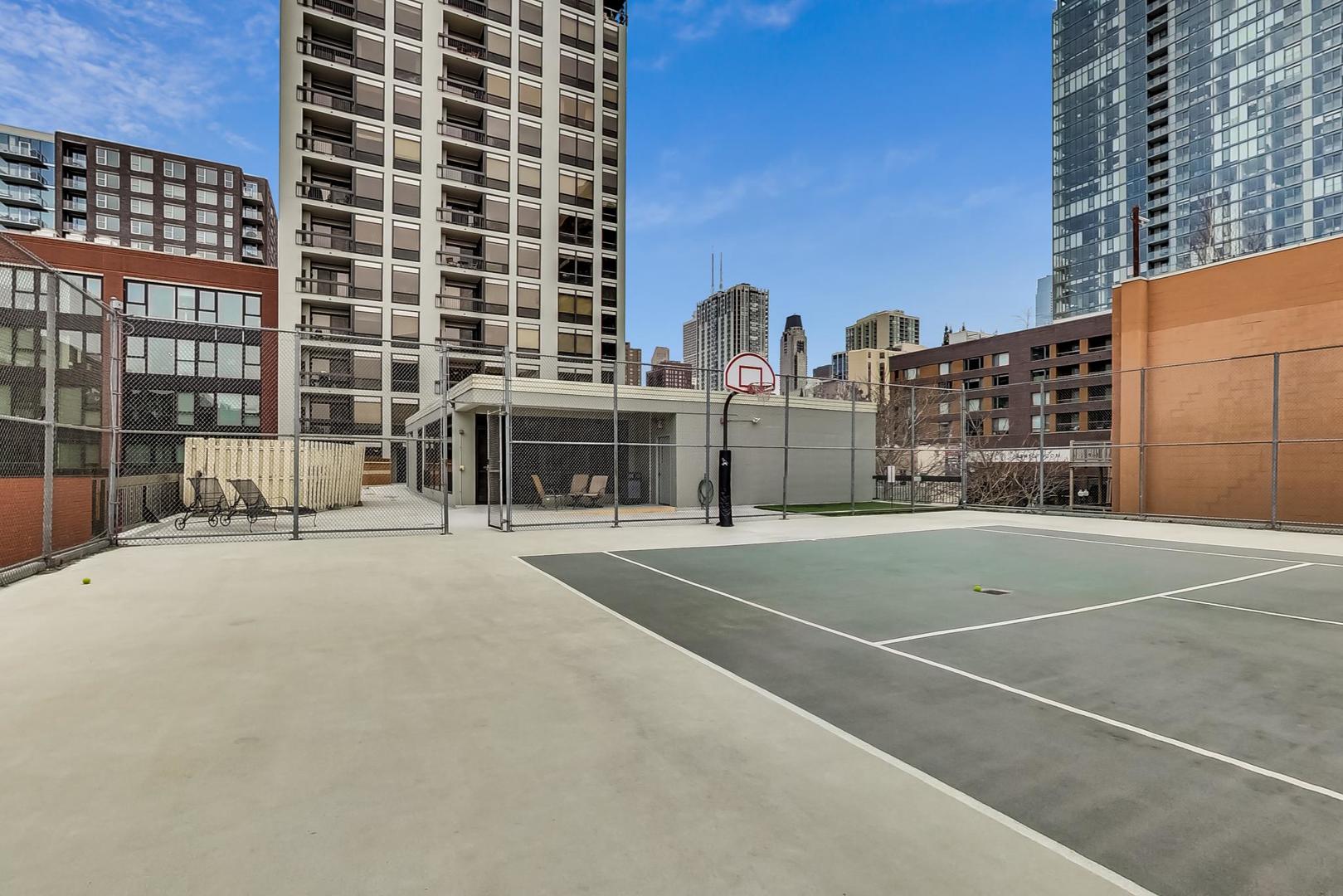 1212 N Wells Street Unit: 801