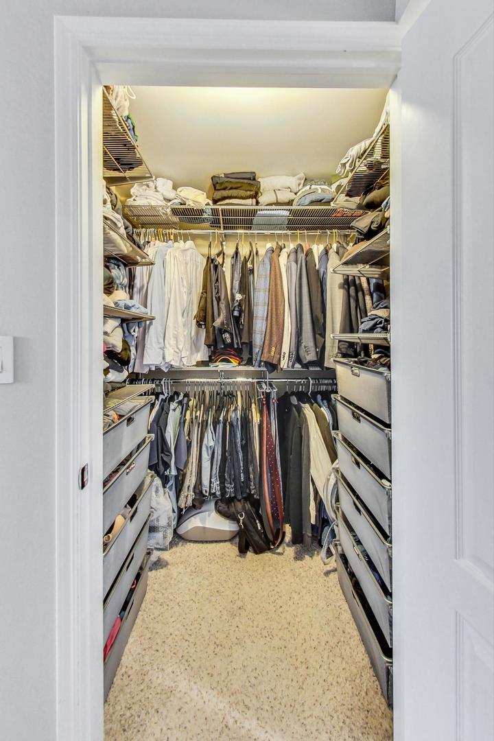 1212 N Wells Street Unit: 801