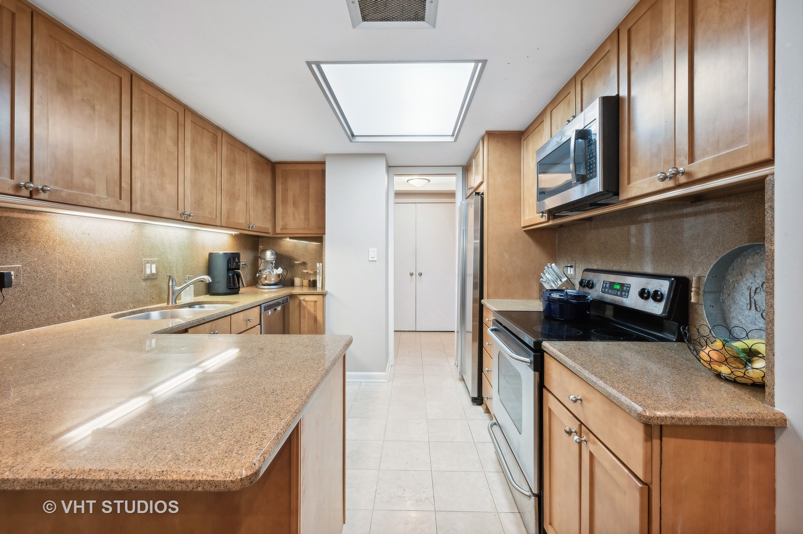 40 E DELAWARE Place Unit: 403