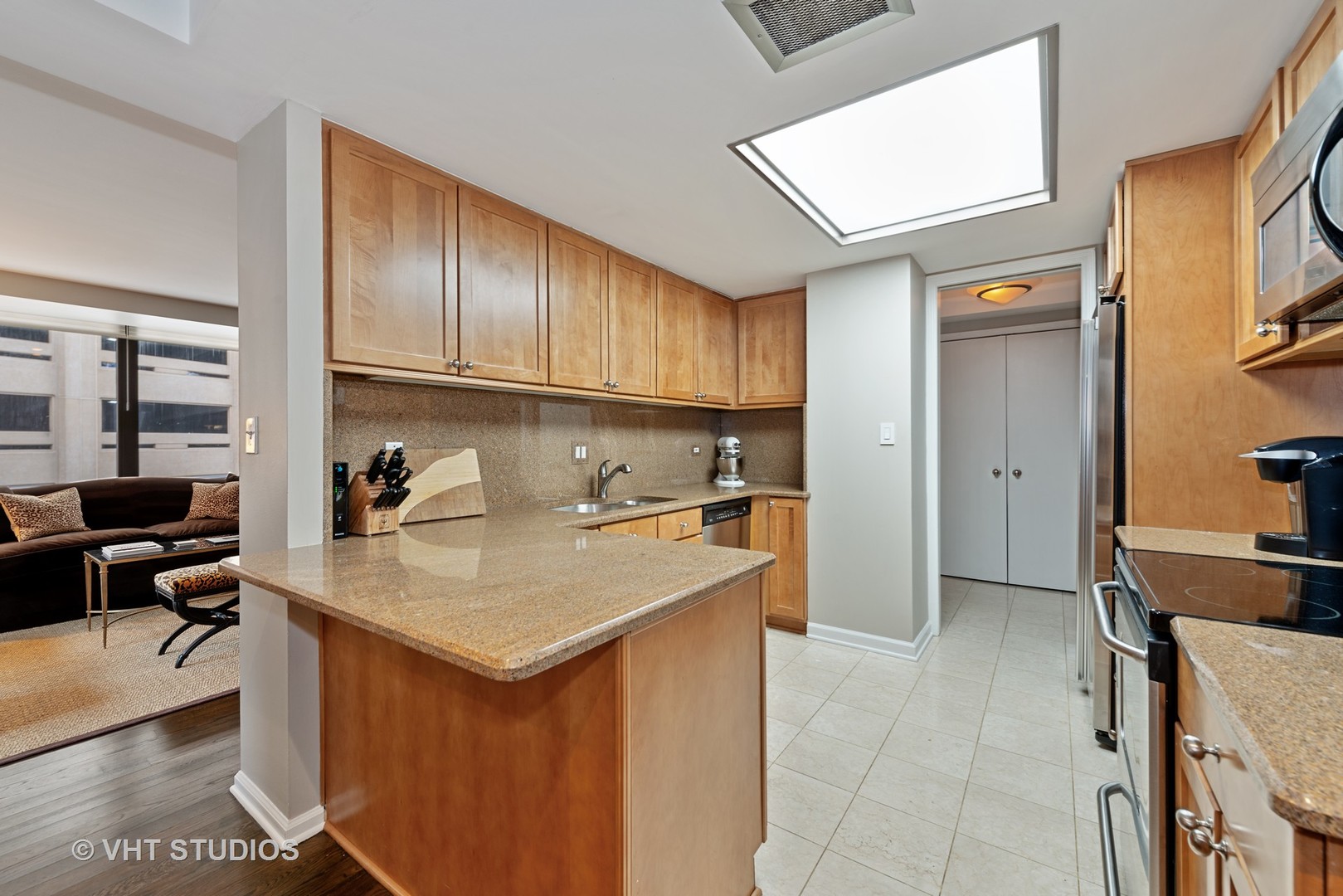 40 E DELAWARE Place Unit: 403
