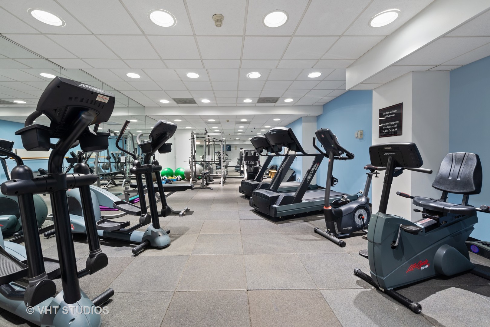 40 E DELAWARE Place Unit: 403