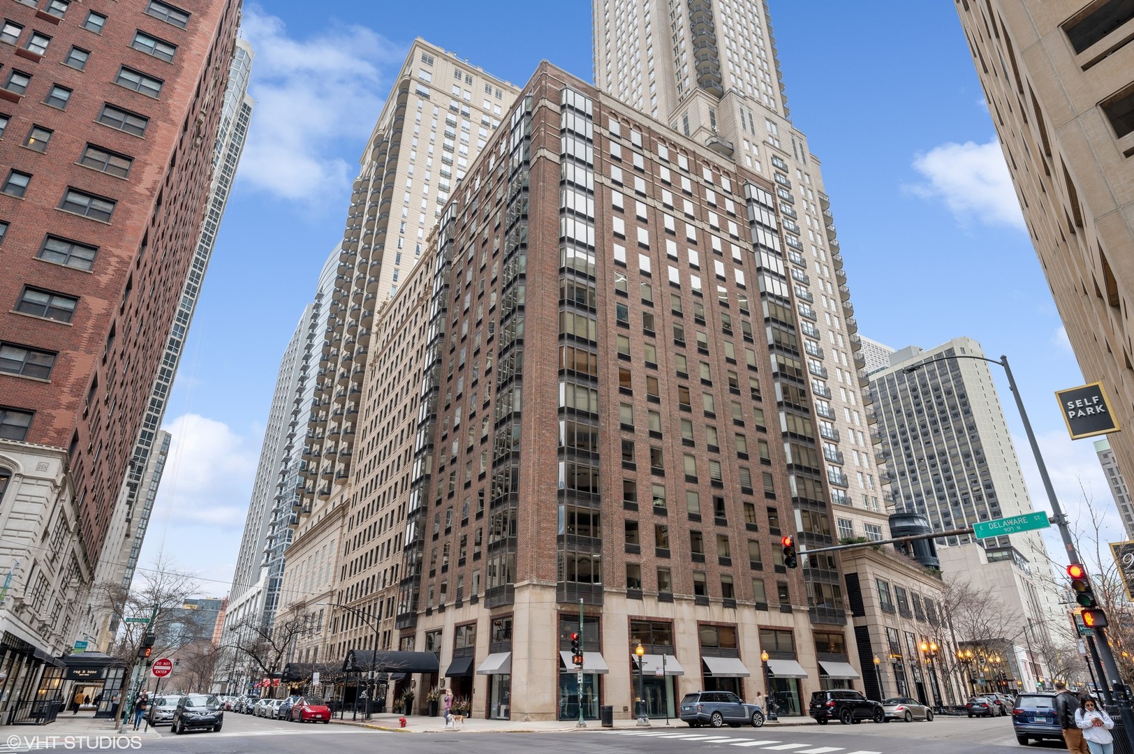 40 E DELAWARE Place Unit: 403