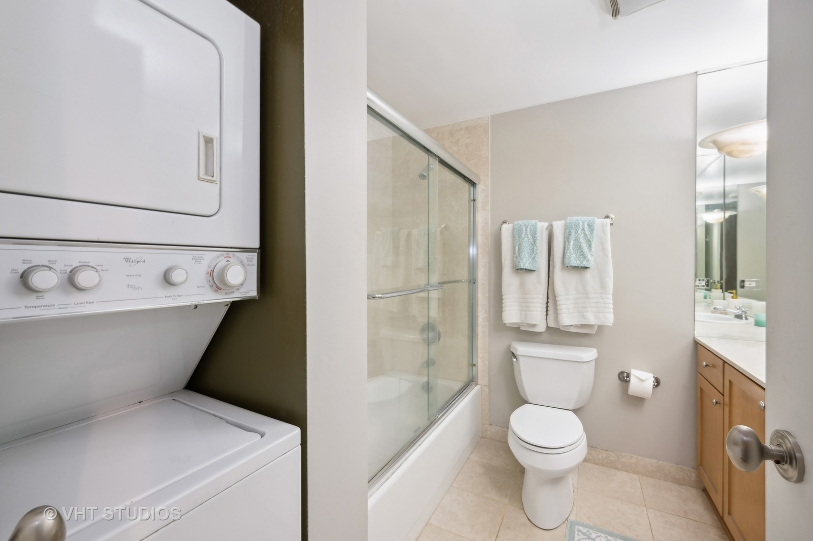 40 E DELAWARE Place Unit: 403