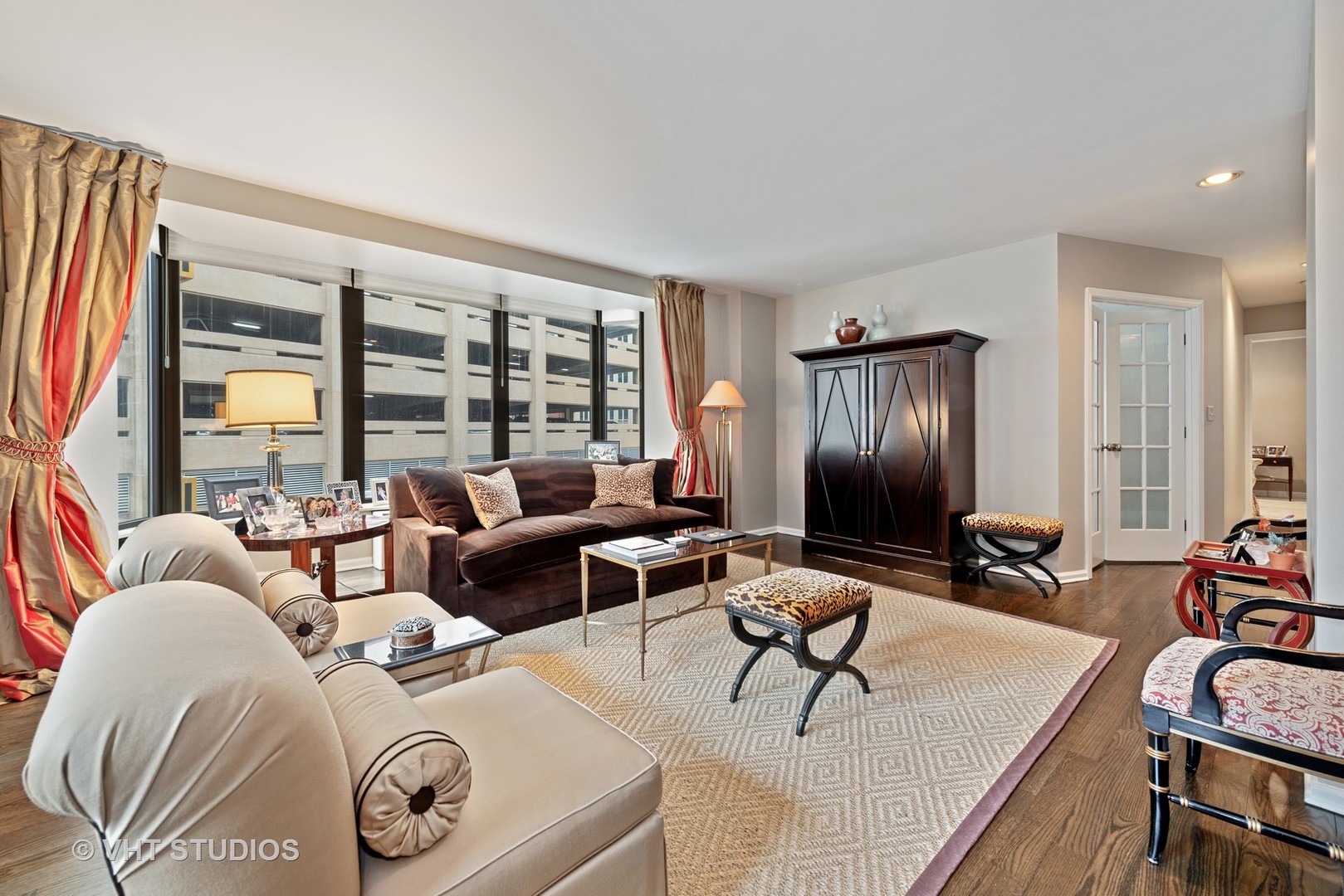 40 E DELAWARE Place Unit: 403