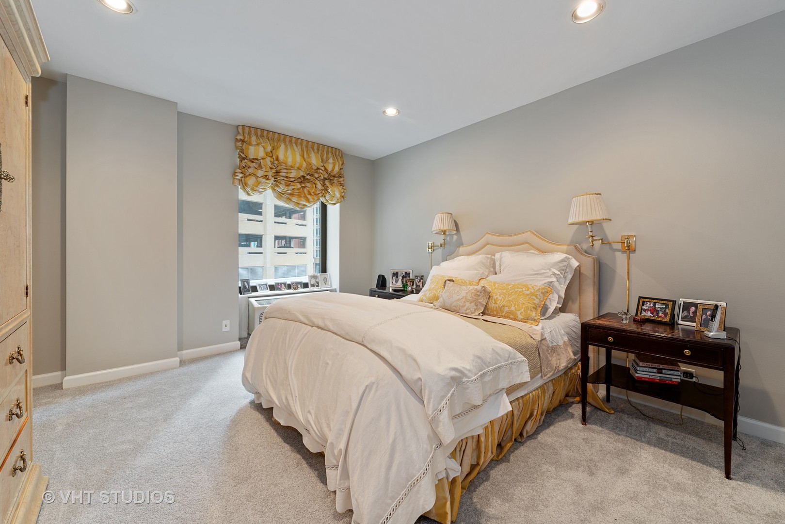 40 E DELAWARE Place Unit: 403