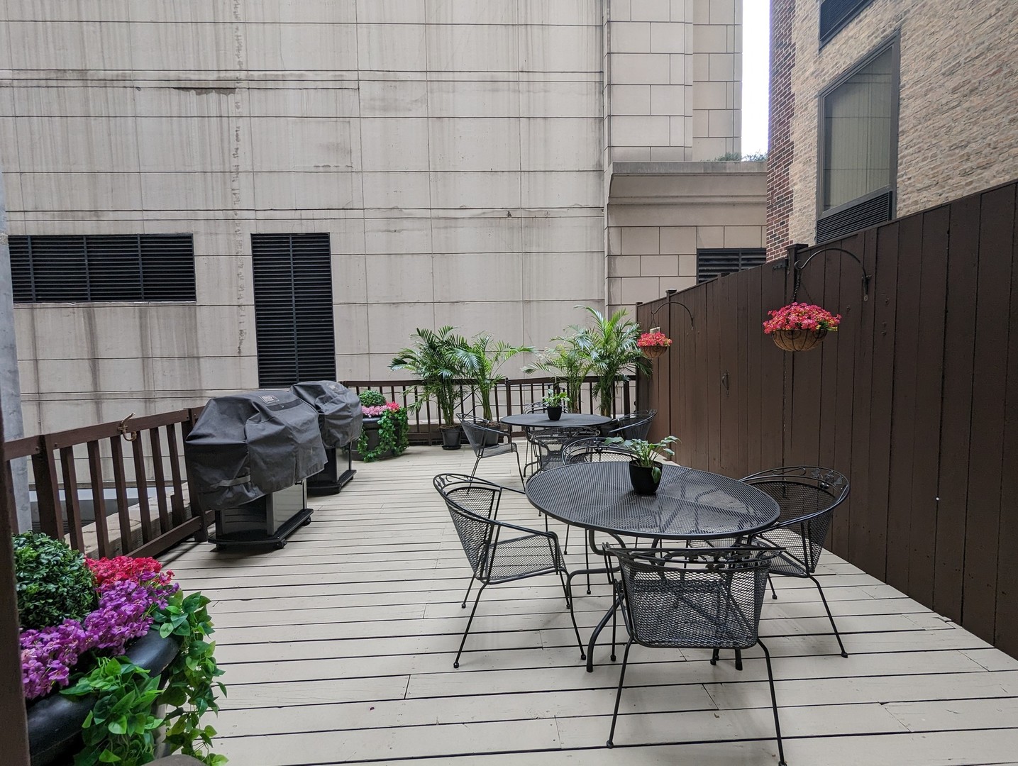 40 E DELAWARE Place Unit: 403
