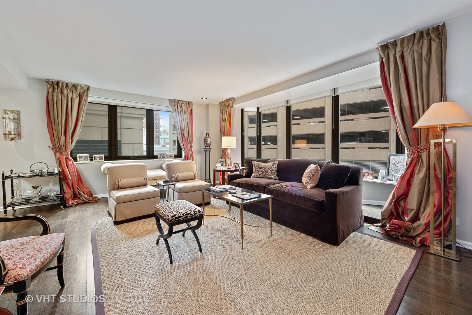 40 E DELAWARE Place Unit: 403