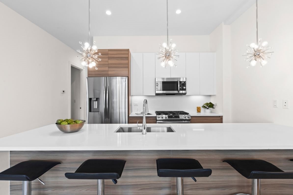 159 W North Avenue Unit: 202