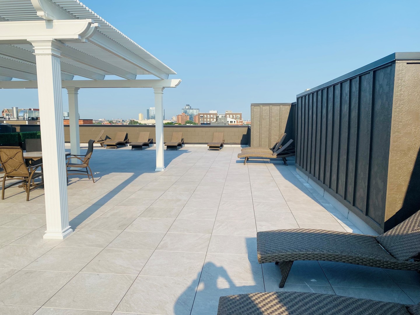 159 W North Avenue Unit: 202