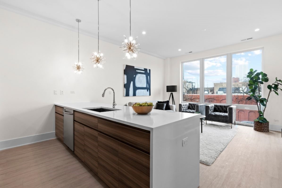 159 W North Avenue Unit: 202