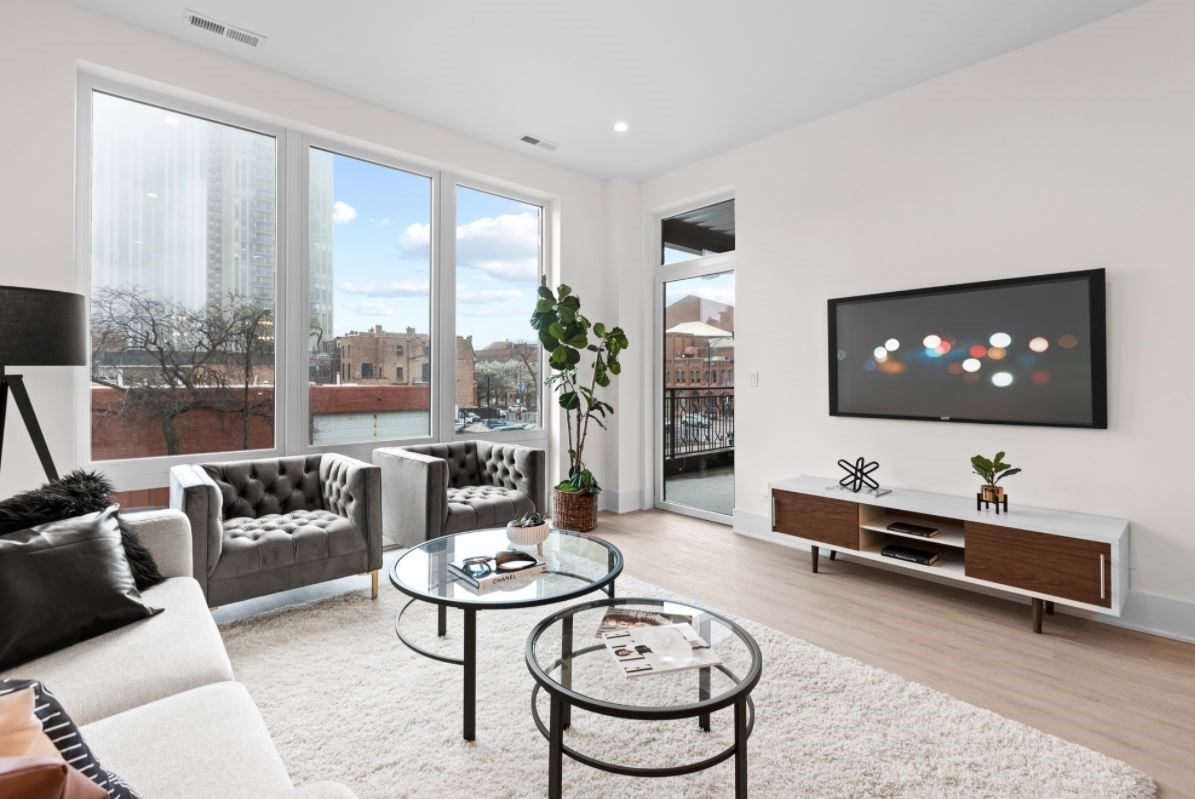 159 W North Avenue Unit: 202