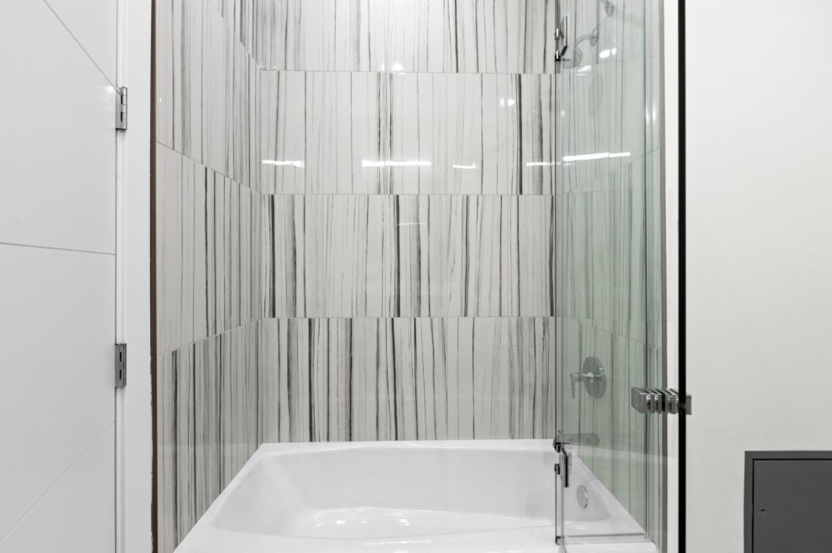 159 W North Avenue Unit: 202