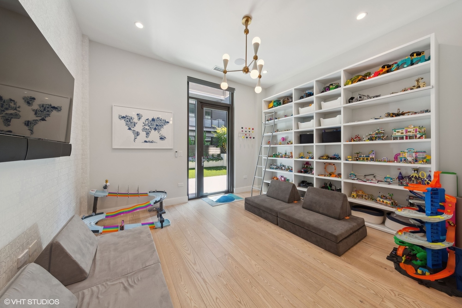 35 N Aberdeen Street Unit: 2S