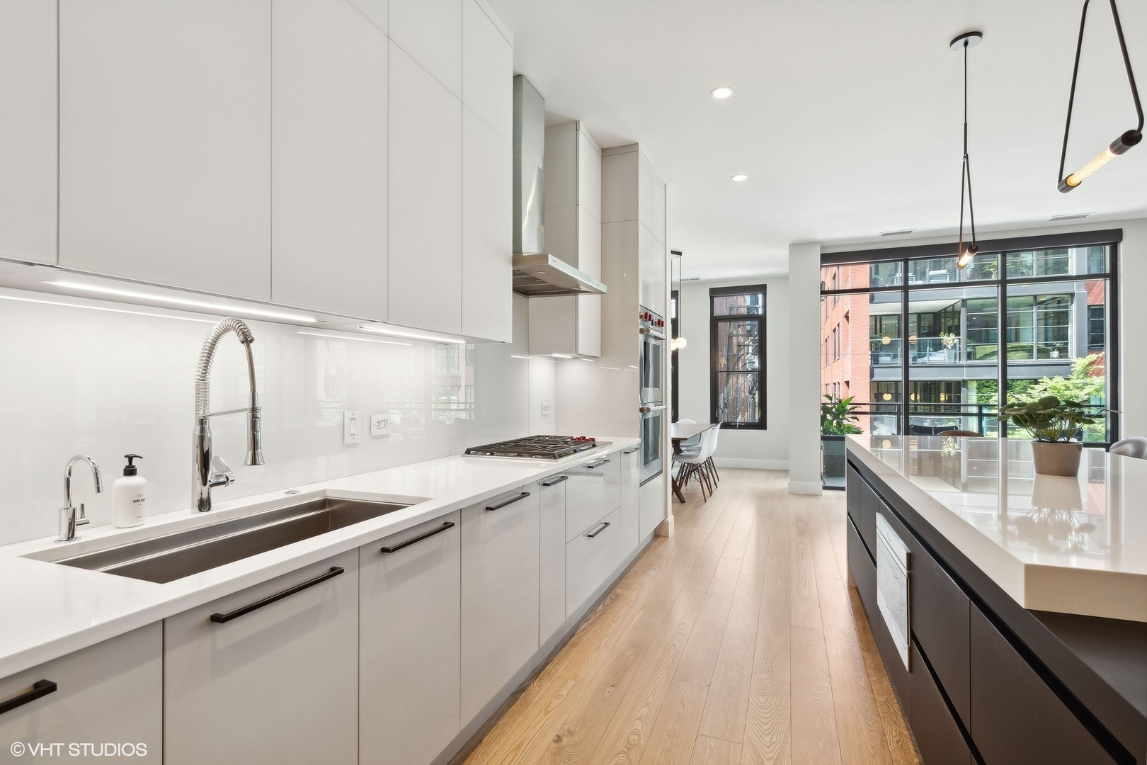 35 N Aberdeen Street Unit: 2S